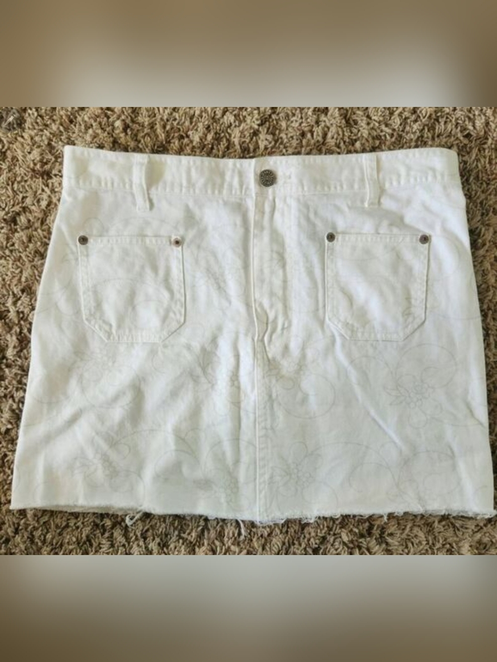 R9 Bill Blass White Mini Skirt w subtle gray floral print & Front Patch Pockets